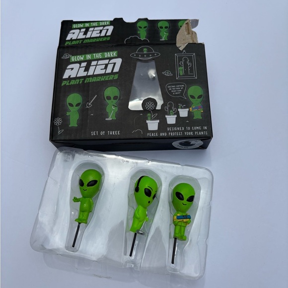 NWT Urban Outfitters Glow In The Dark Alien Plant Markers - Picture 7 of 9